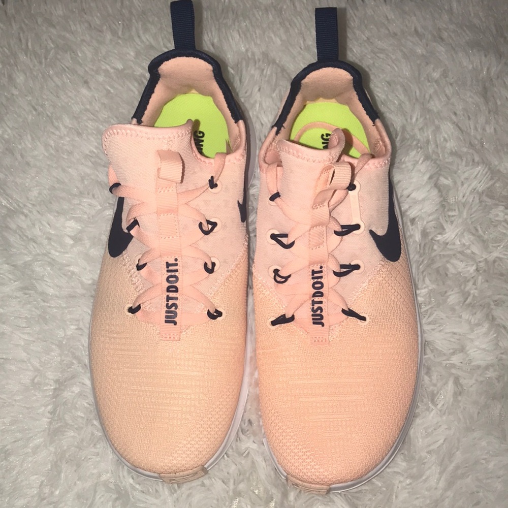 New women nike free tr